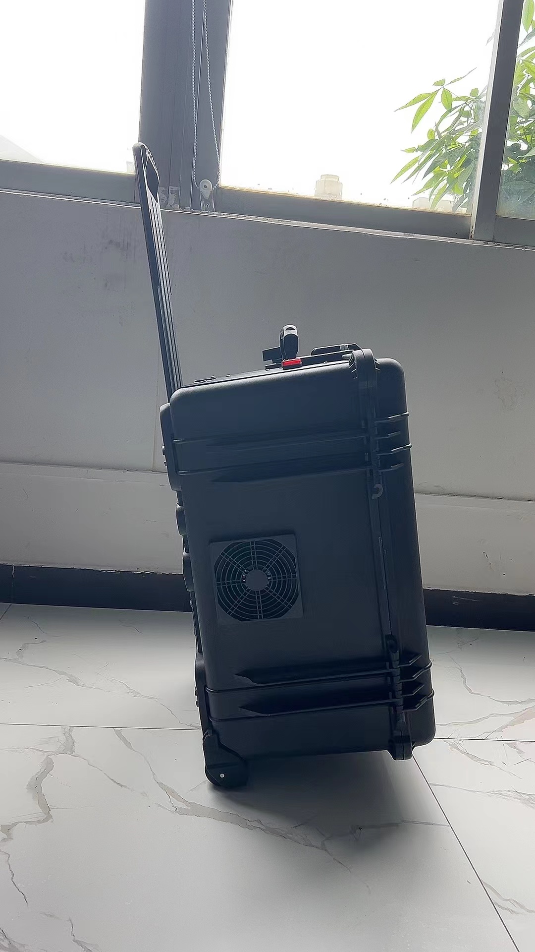 行唐手拉箱型移动通信干扰器